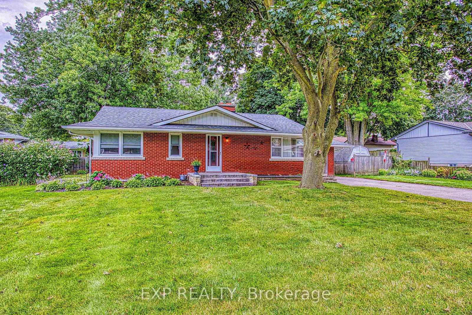 6 Cherrywood Avenue • Grimsby, ON photo 3