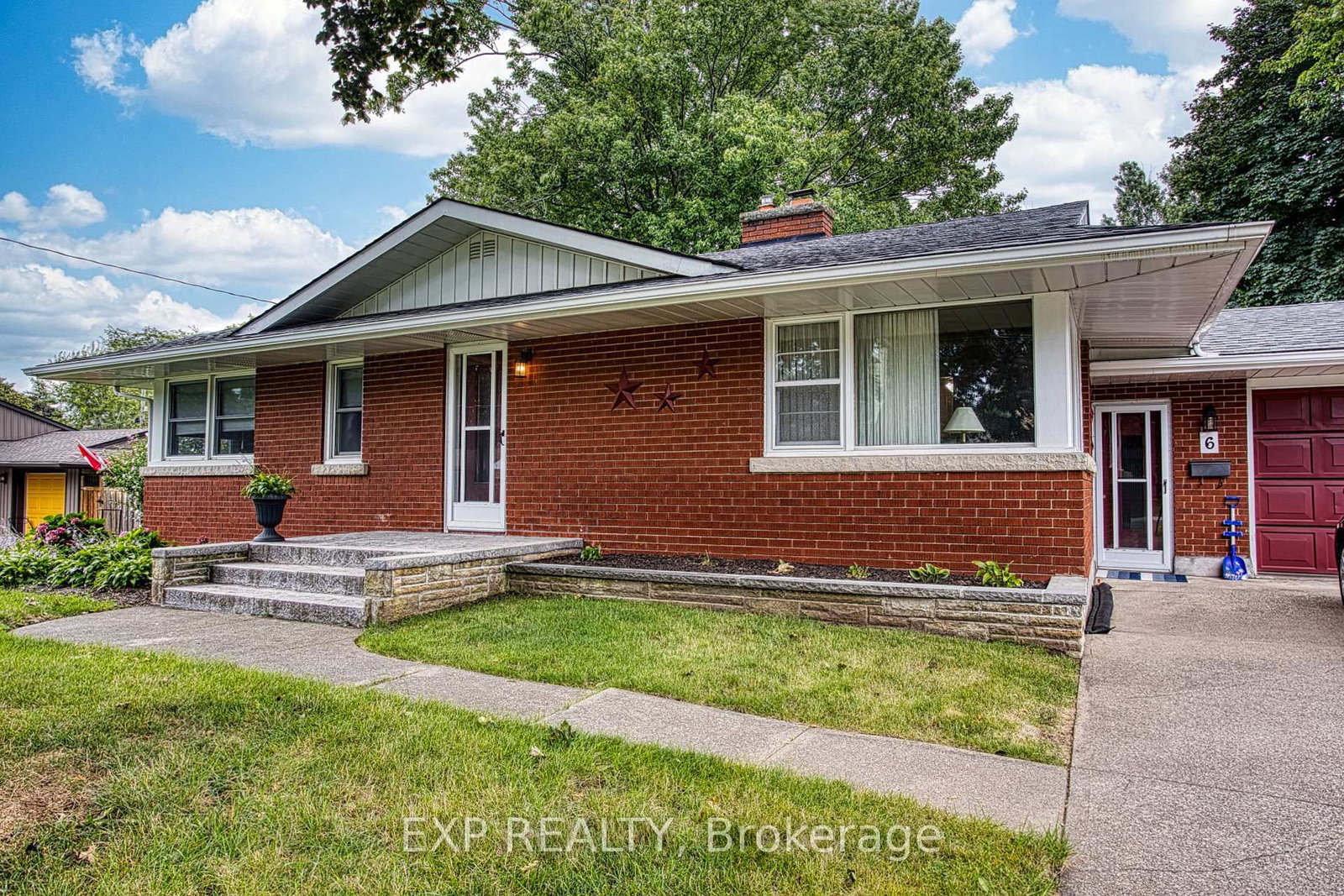 6 Cherrywood Avenue • Grimsby, ON photo 4