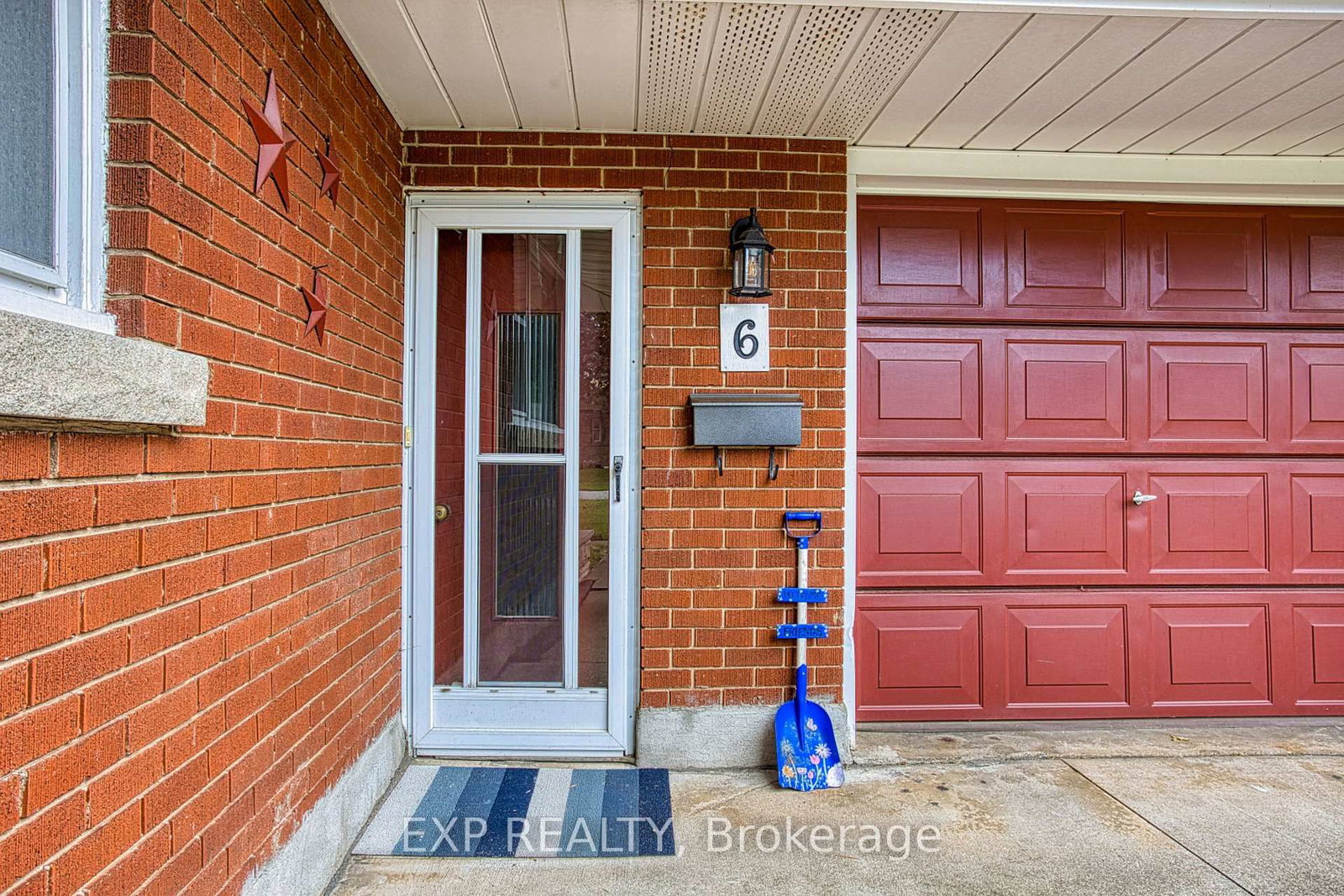6 Cherrywood Avenue • Grimsby, ON photo 5
