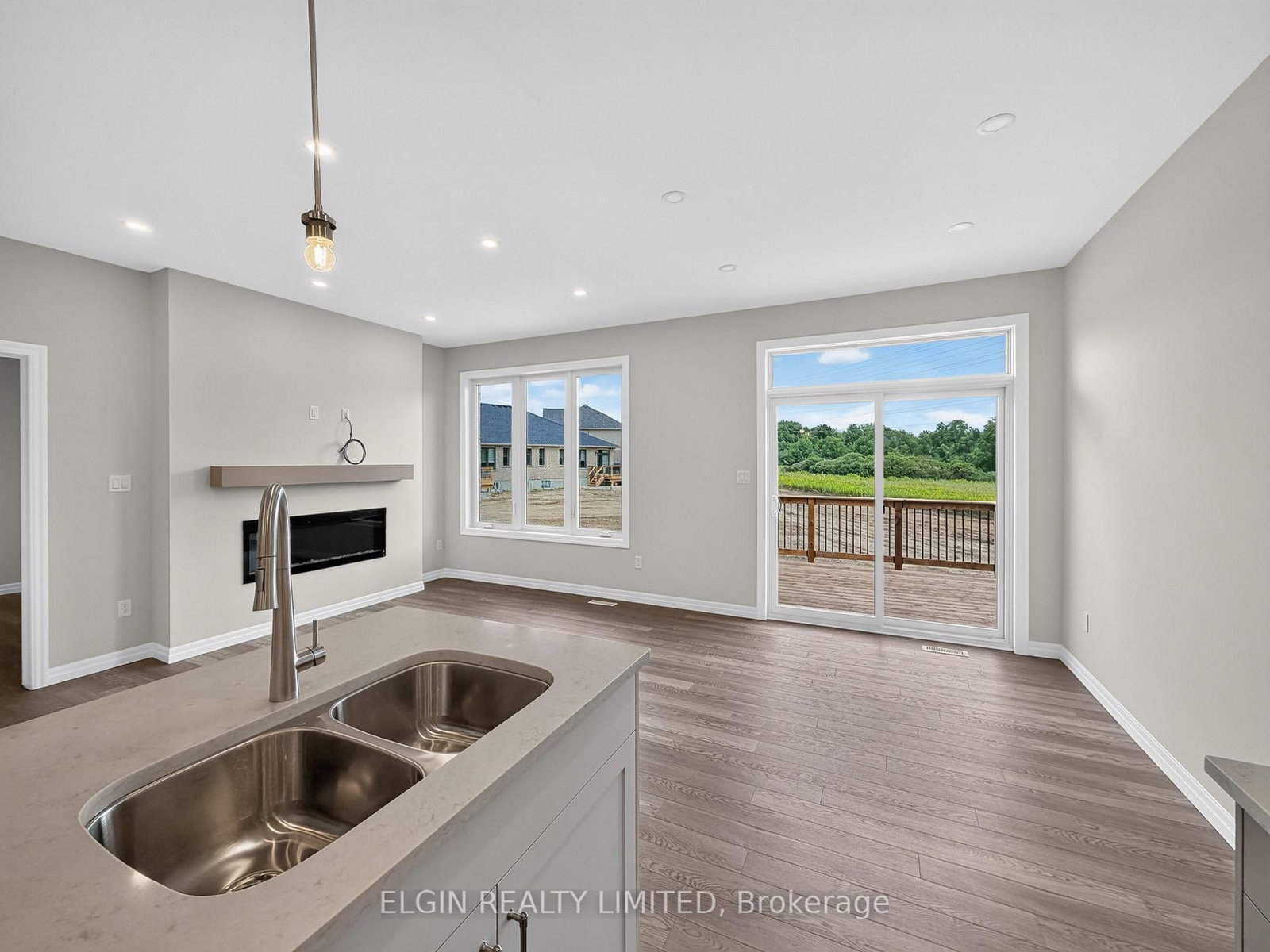 8 Thomas Court • Central Elgin, ON photo 14