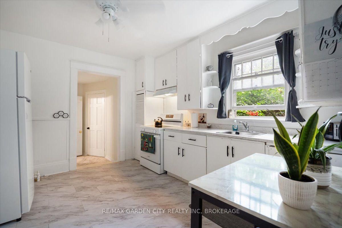 43 York Street • St. Catharines, ON photo 8