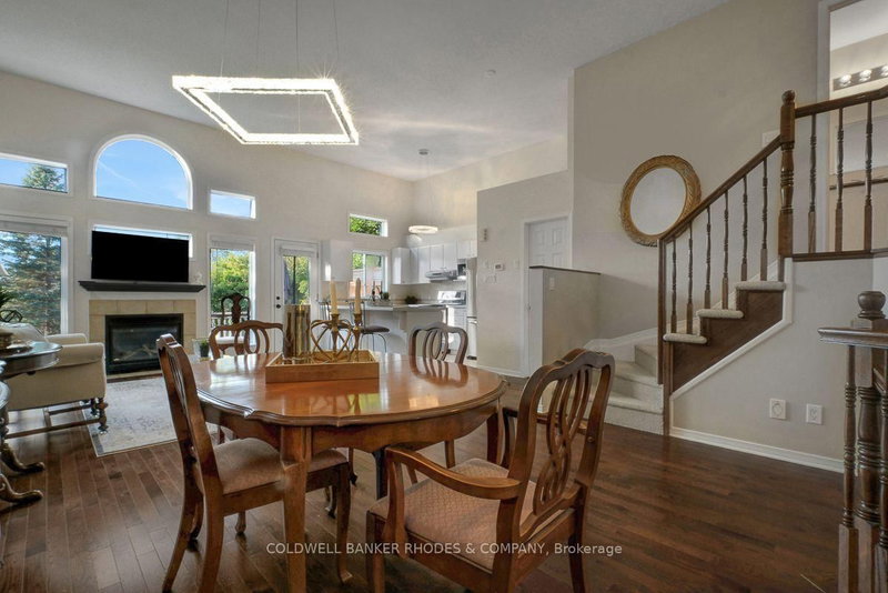 157 Gladeview Private photo 5