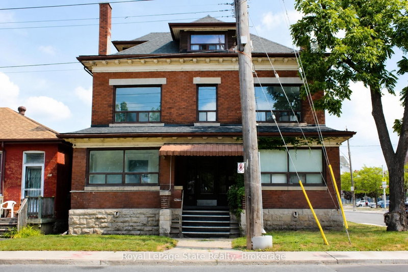 56 Wentworth Street N