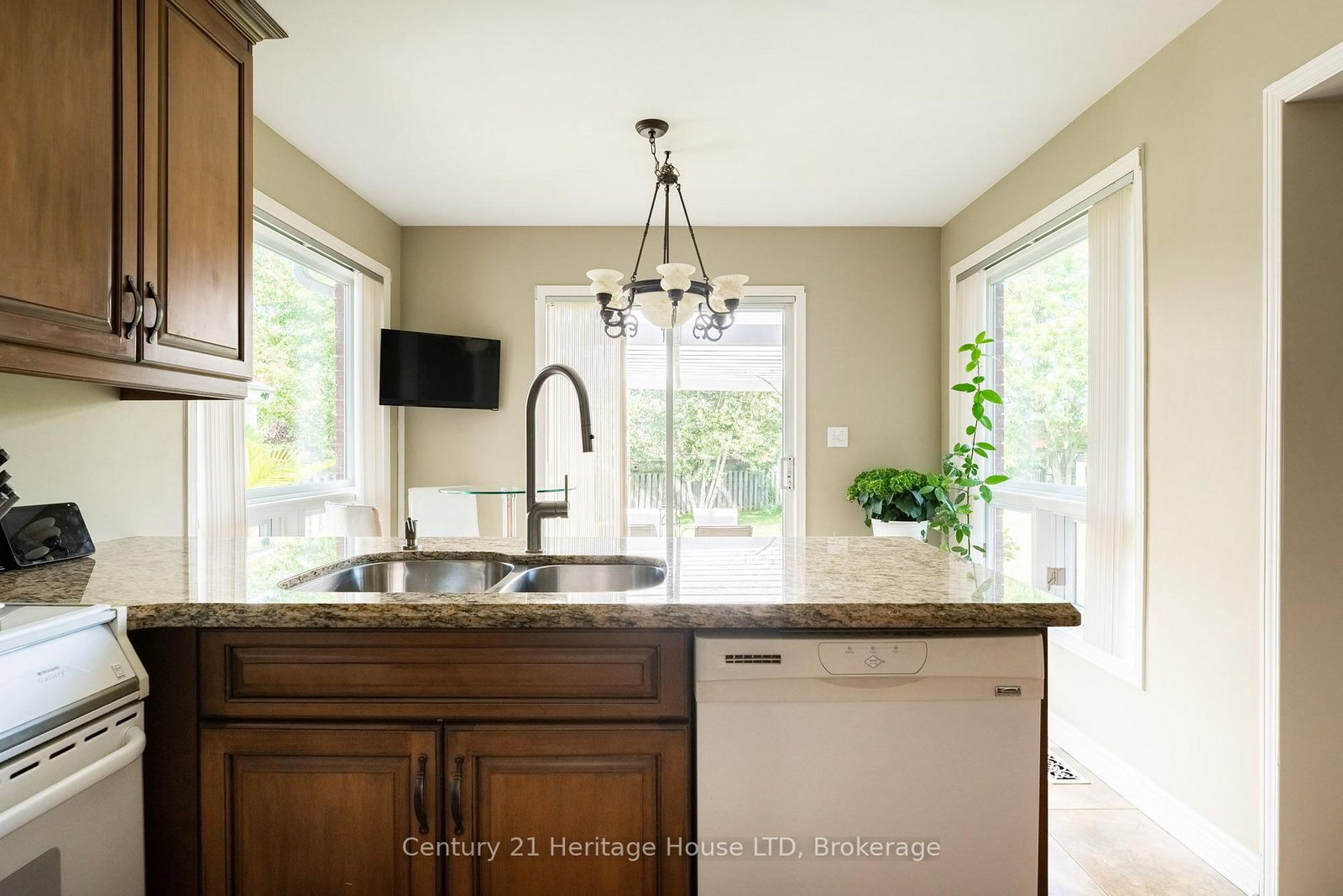 52 Farris Avenue • St. Catharines, ON photo 13
