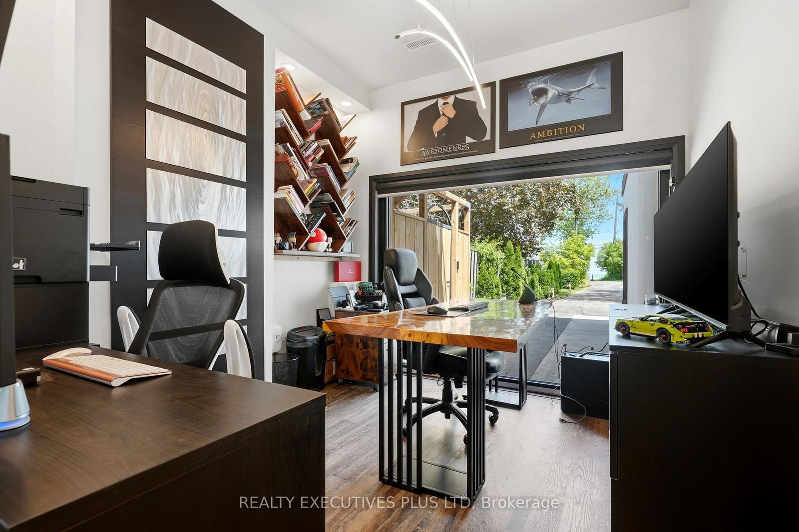 36 Lakeview Drive • Hamilton, ON photo 10