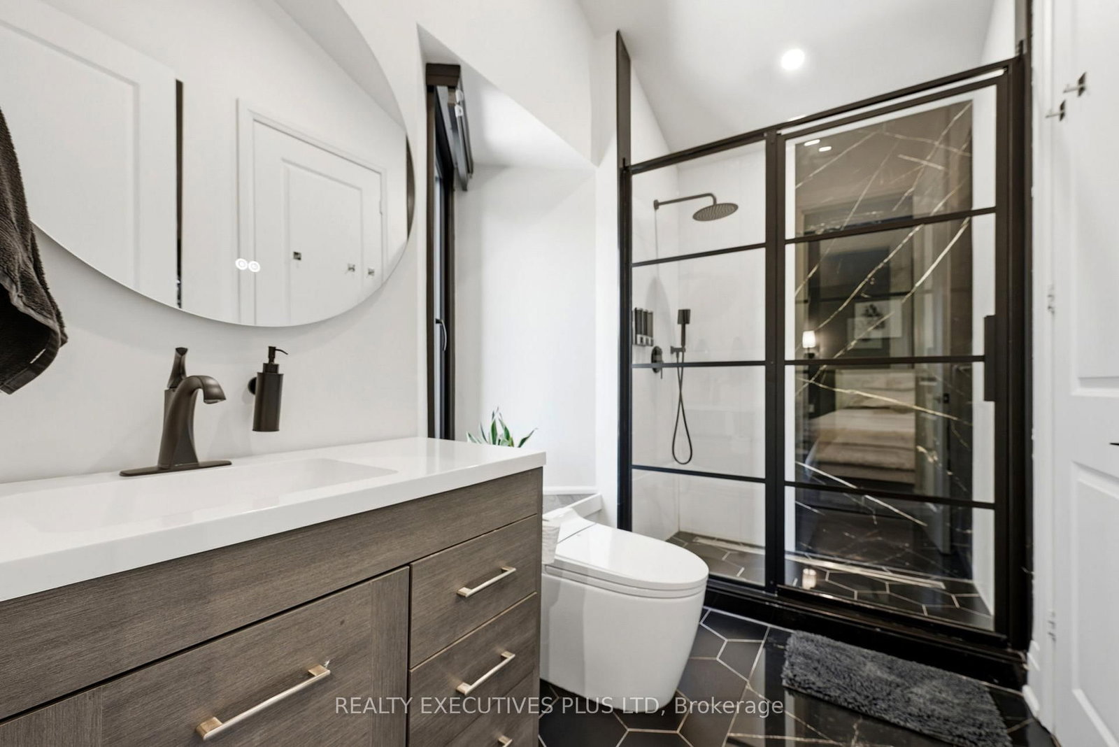 36 Lakeview Drive • Hamilton, ON photo 25