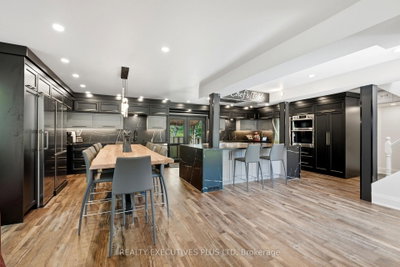 36 Lakeview Drive • Hamilton, ON photo 3