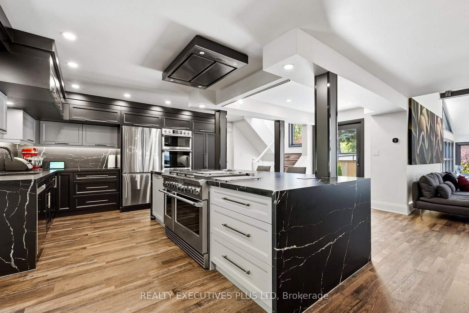 36 Lakeview Drive • Hamilton, ON photo 4