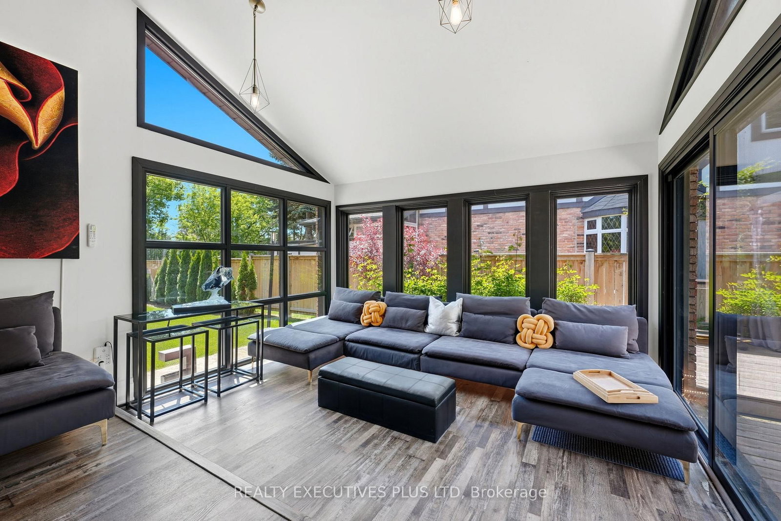36 Lakeview Drive • Hamilton, ON photo 6