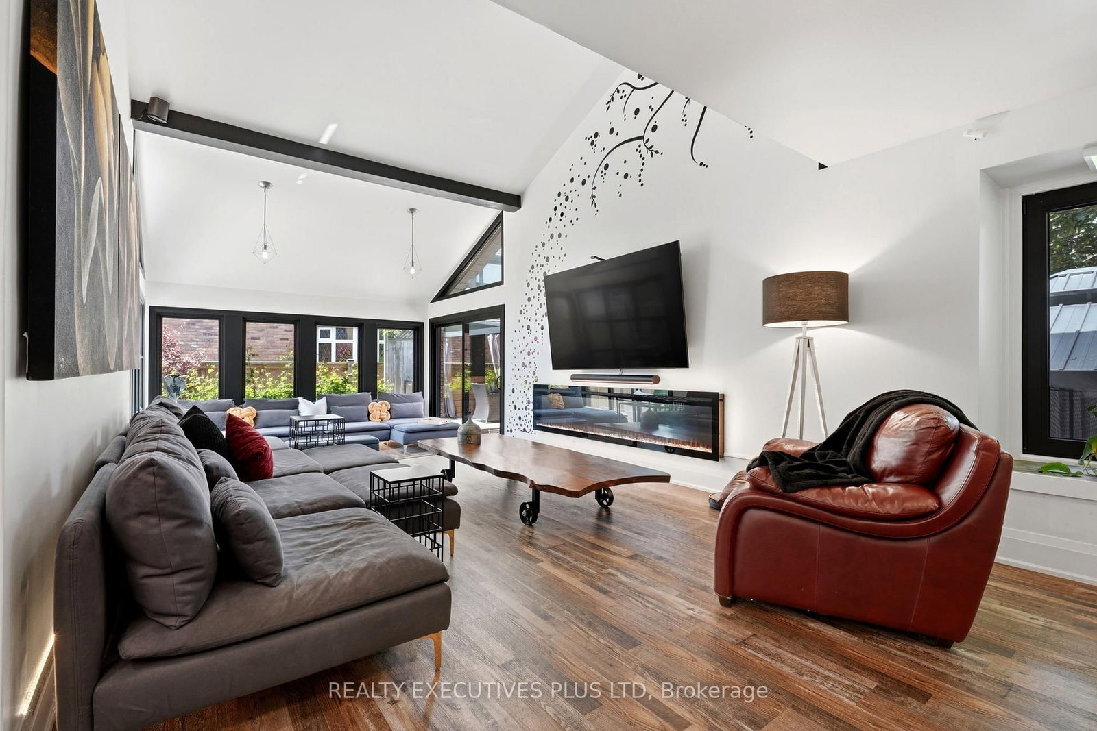 36 Lakeview Drive • Hamilton, ON photo 8