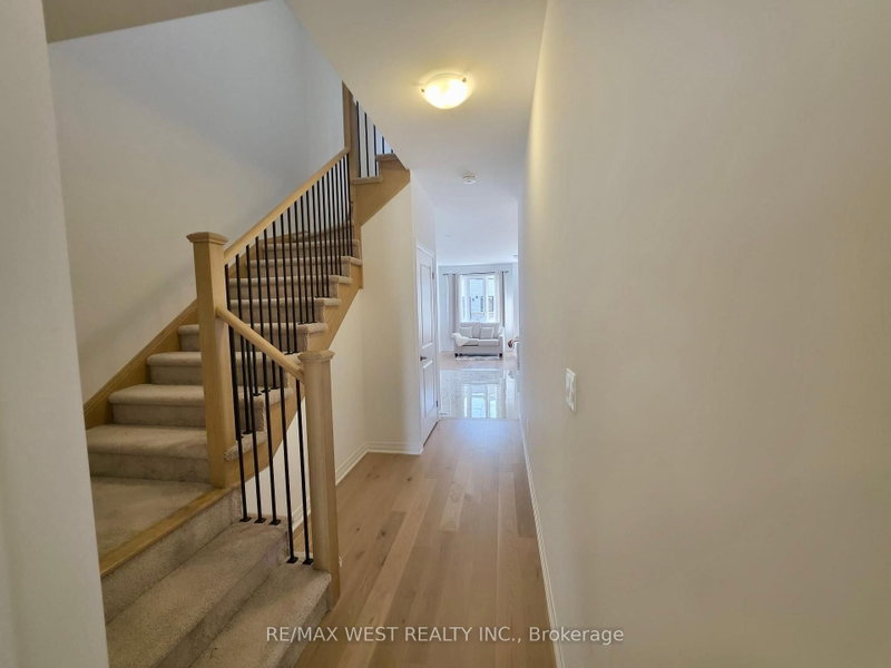 889 Douro Street