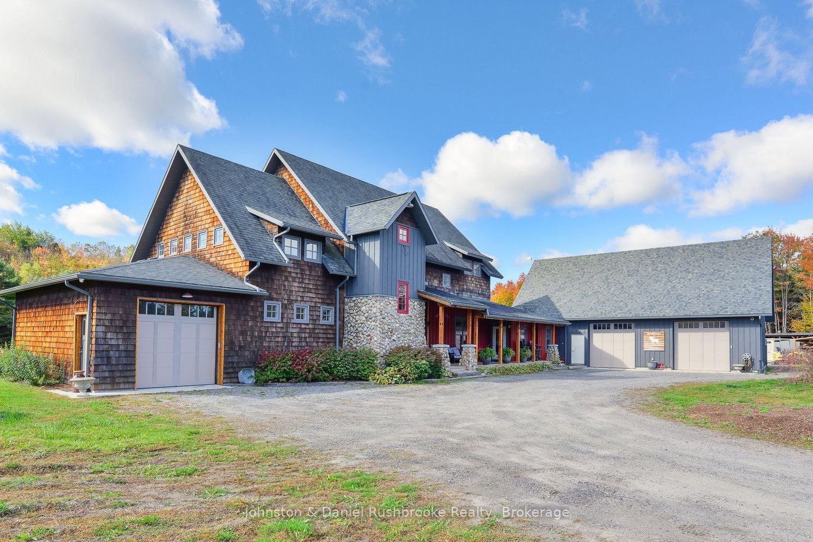 1422 Muskoka Rd 118 Road W • Bracebridge, ON photo 2