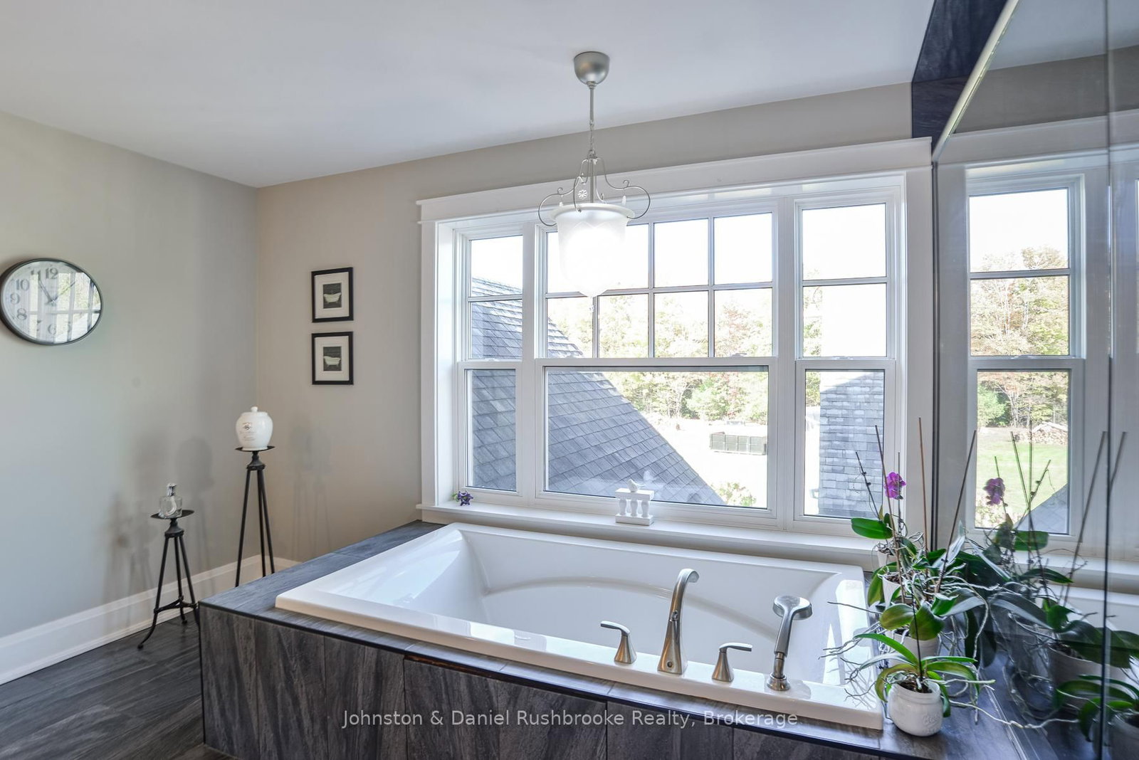 1422 Muskoka Rd 118 Road W • Bracebridge, ON photo 36
