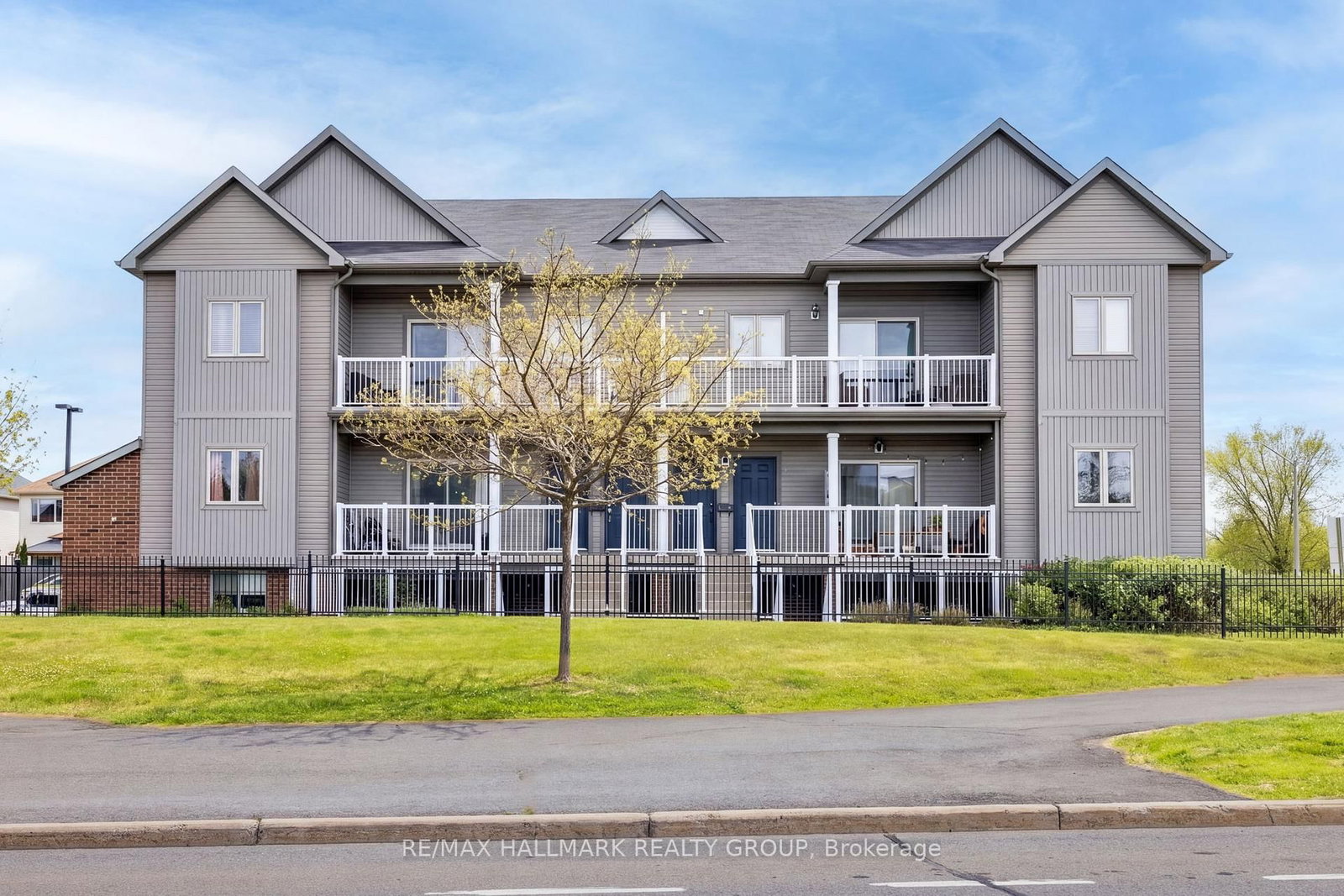 42 Sternes Private • Orleans, ON photo 1