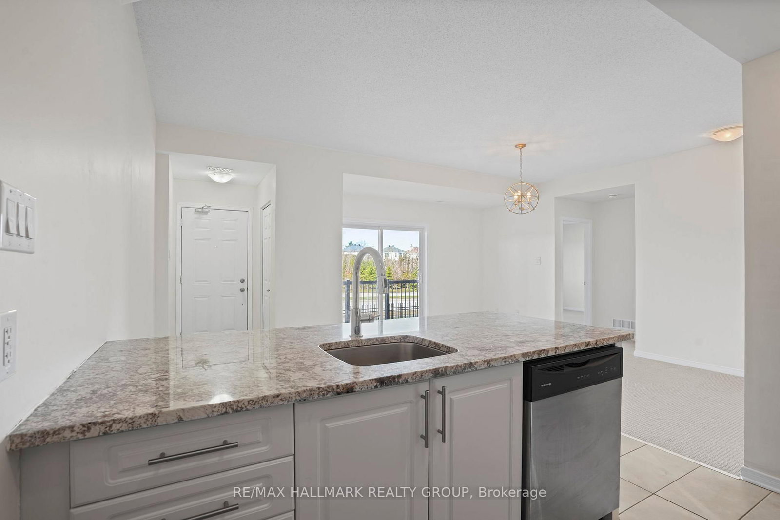 42 Sternes Private • Orleans, ON photo 10