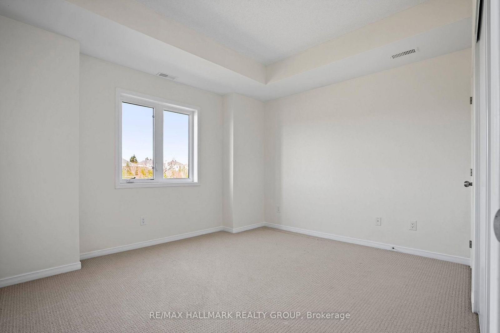 42 Sternes Private • Orleans, ON photo 14