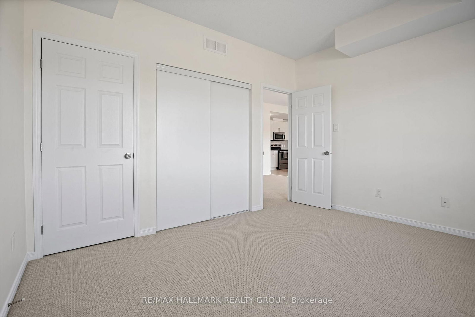 42 Sternes Private • Orleans, ON photo 15