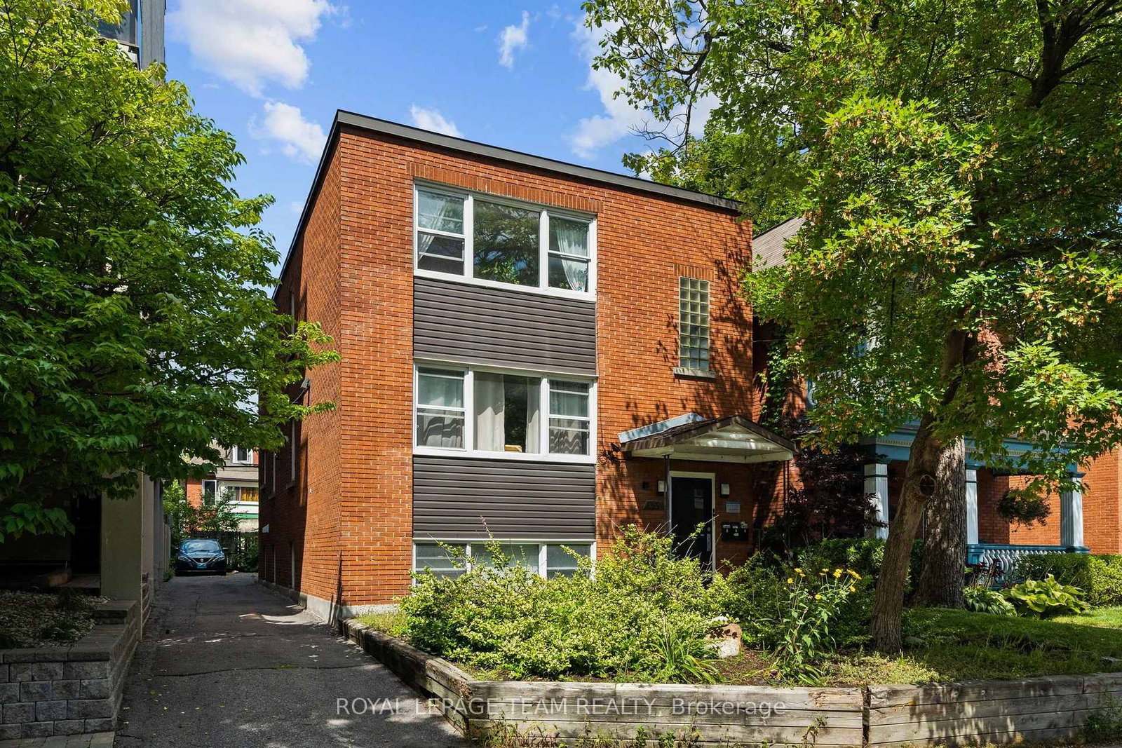 331 Flora Street • Ottawa, ON photo 1