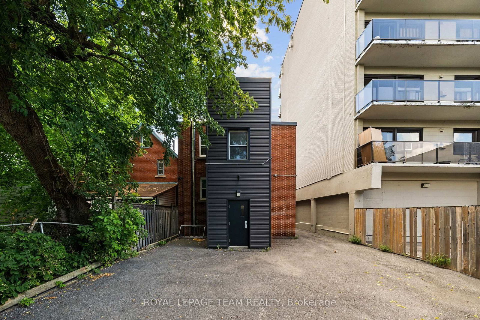 331 Flora Street • Ottawa, ON photo 4