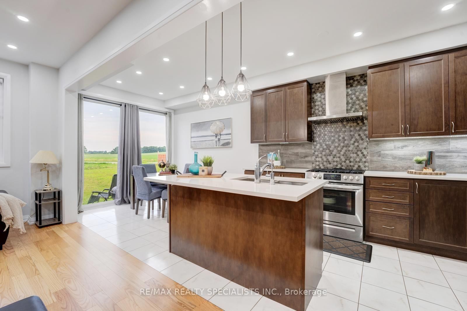908 Sobeski Avenue • Woodstock, ON photo 23