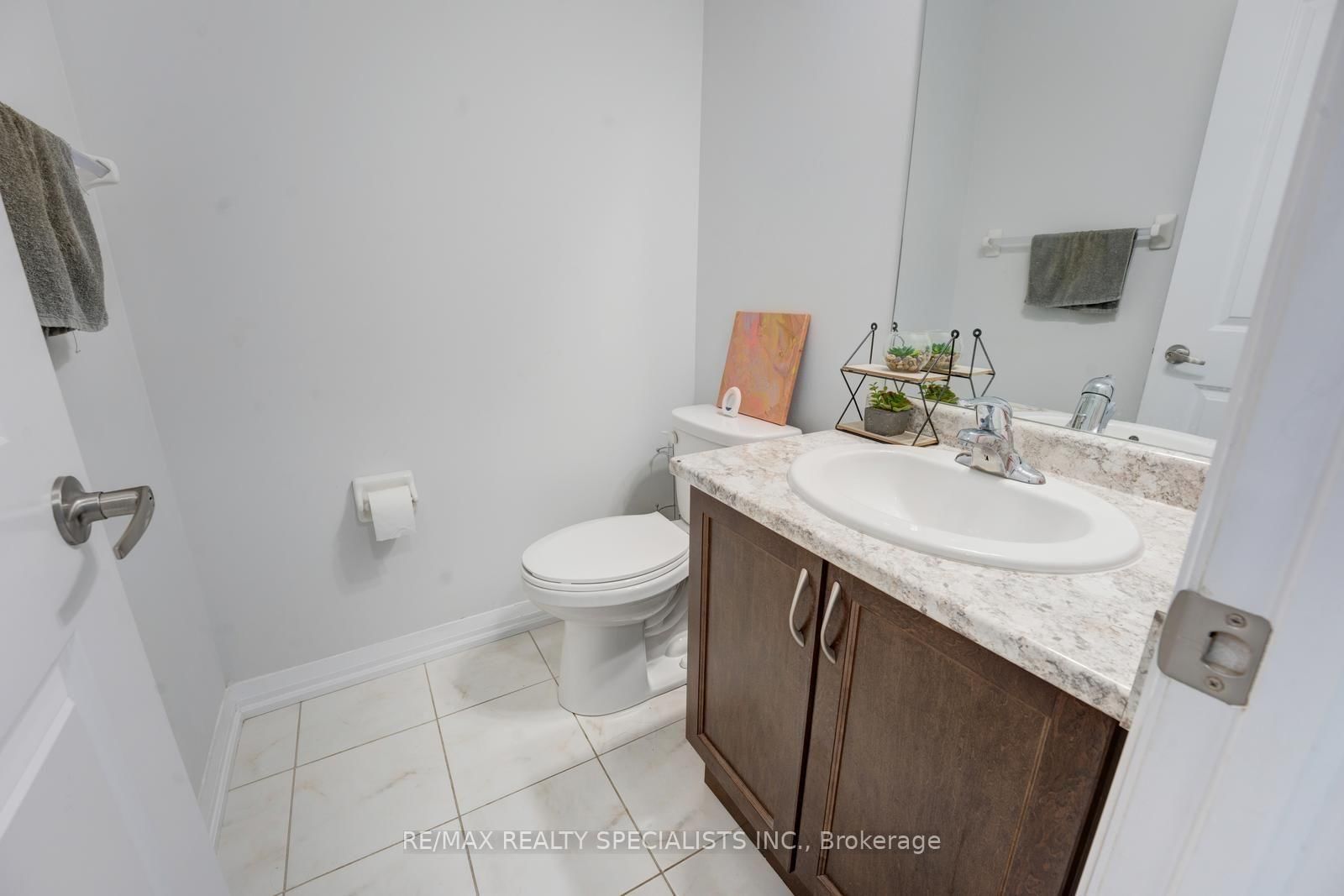 908 Sobeski Avenue • Woodstock, ON photo 9