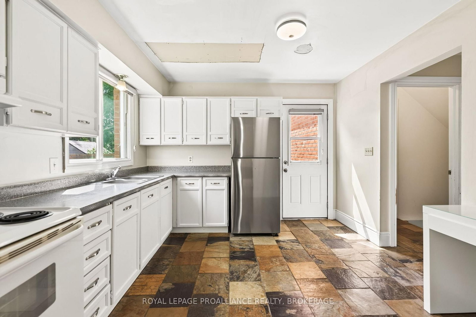 812 Lancaster Drive • Kingston, ON photo 12