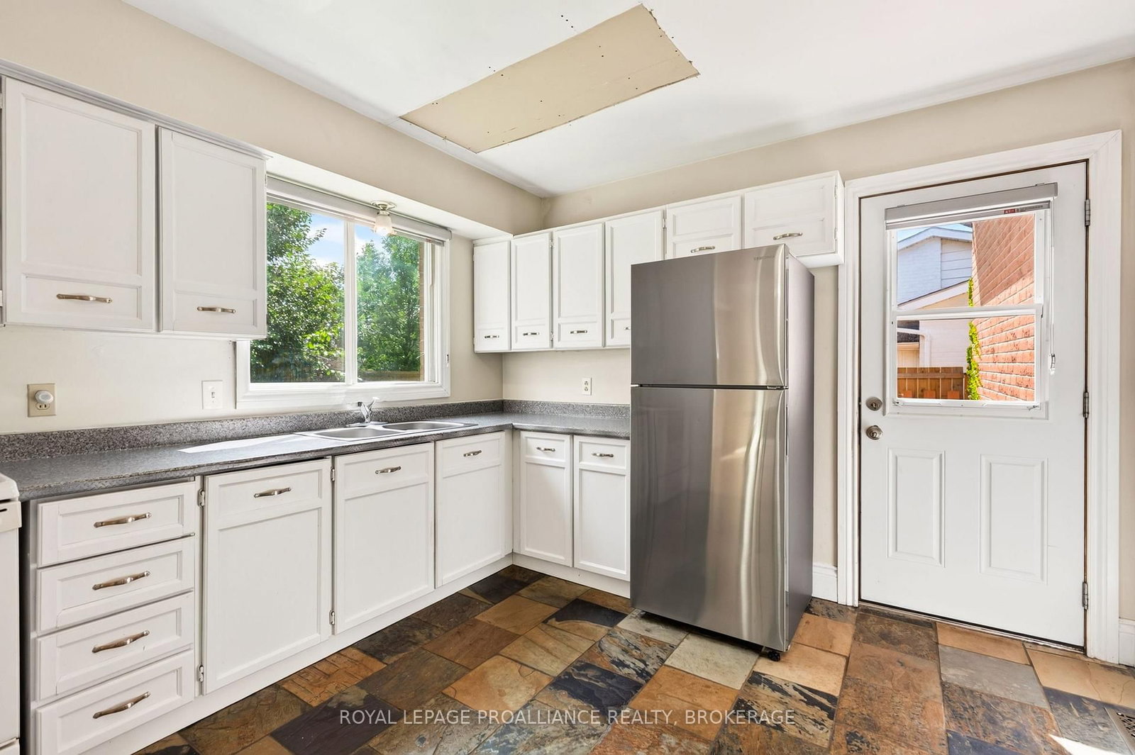 812 Lancaster Drive • Kingston, ON photo 13