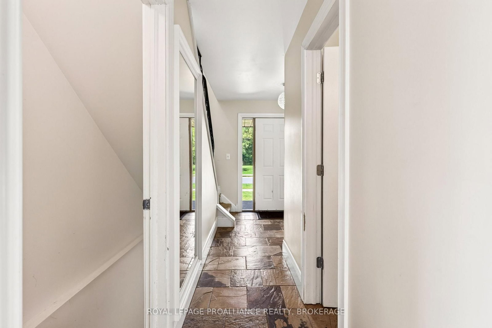 812 Lancaster Drive • Kingston, ON photo 16