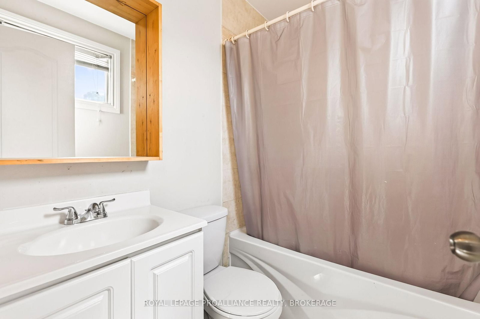 812 Lancaster Drive • Kingston, ON photo 19