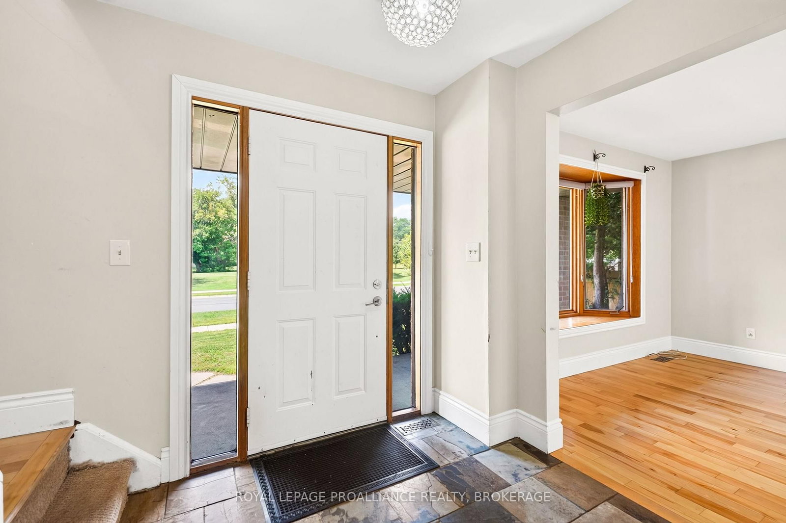 812 Lancaster Drive • Kingston, ON photo 4