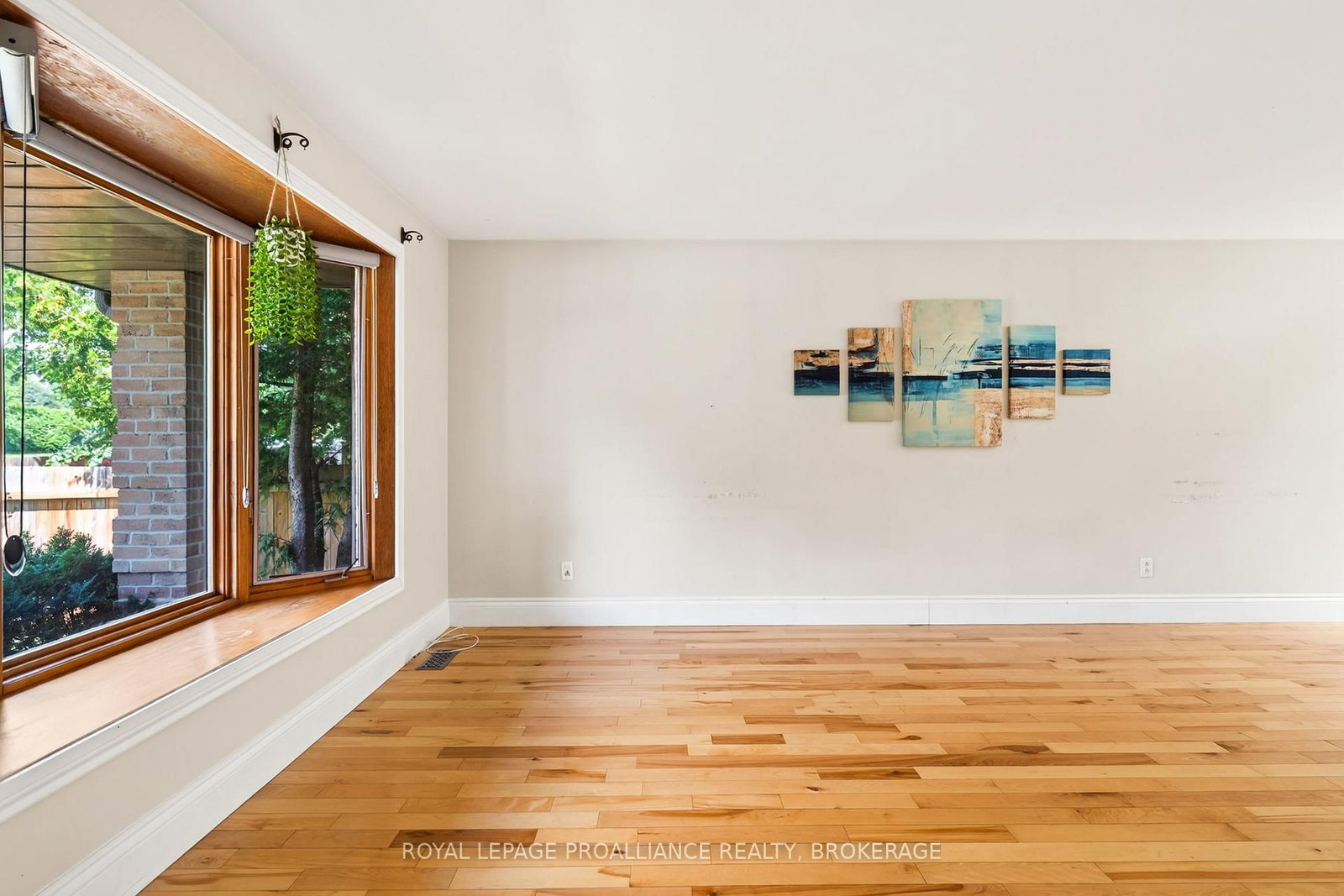 812 Lancaster Drive • Kingston, ON photo 6