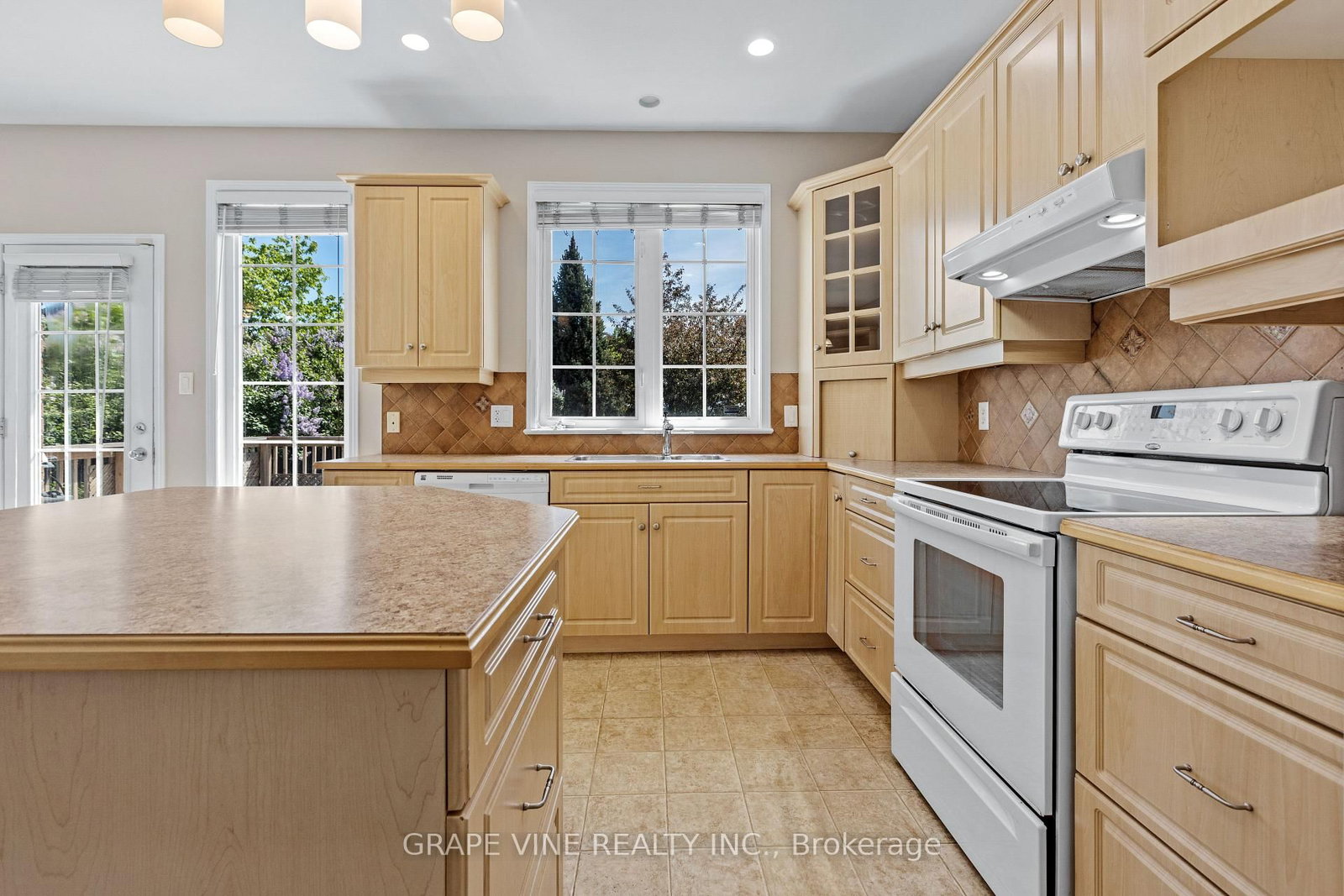 201 Ramelton Private • Ottawa, ON photo 14