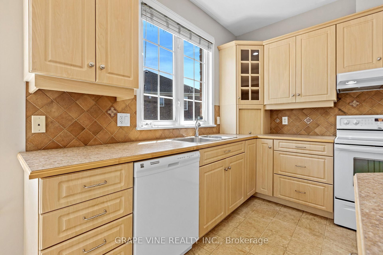 201 Ramelton Private • Ottawa, ON photo 18