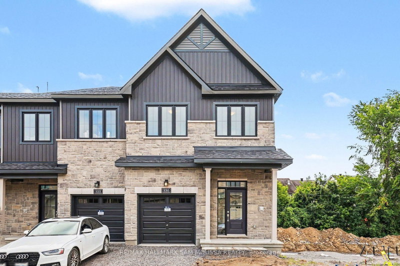 886 Eileen Vollick Crescent