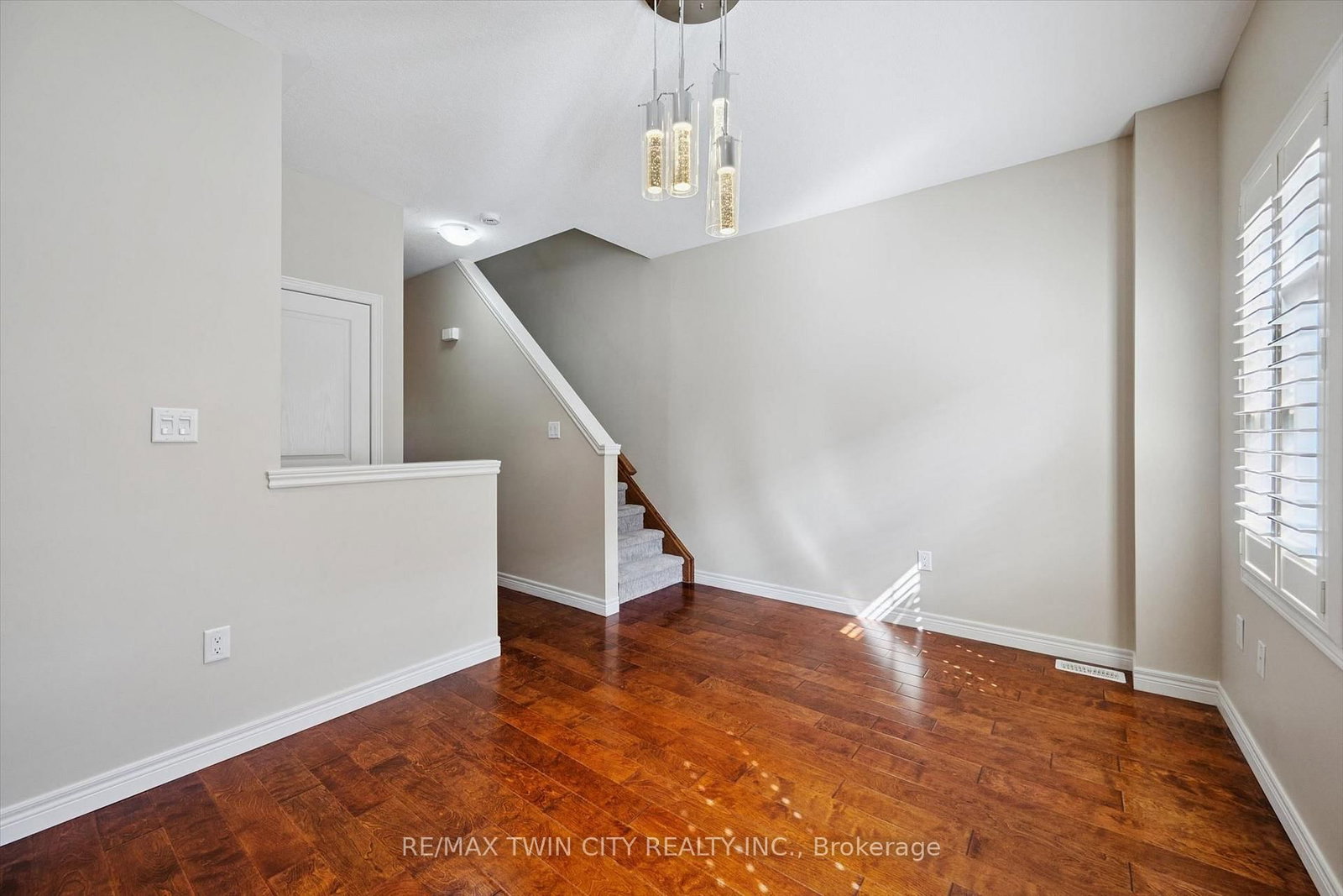 4 Cheltenham Mews • Kitchener, ON photo 11