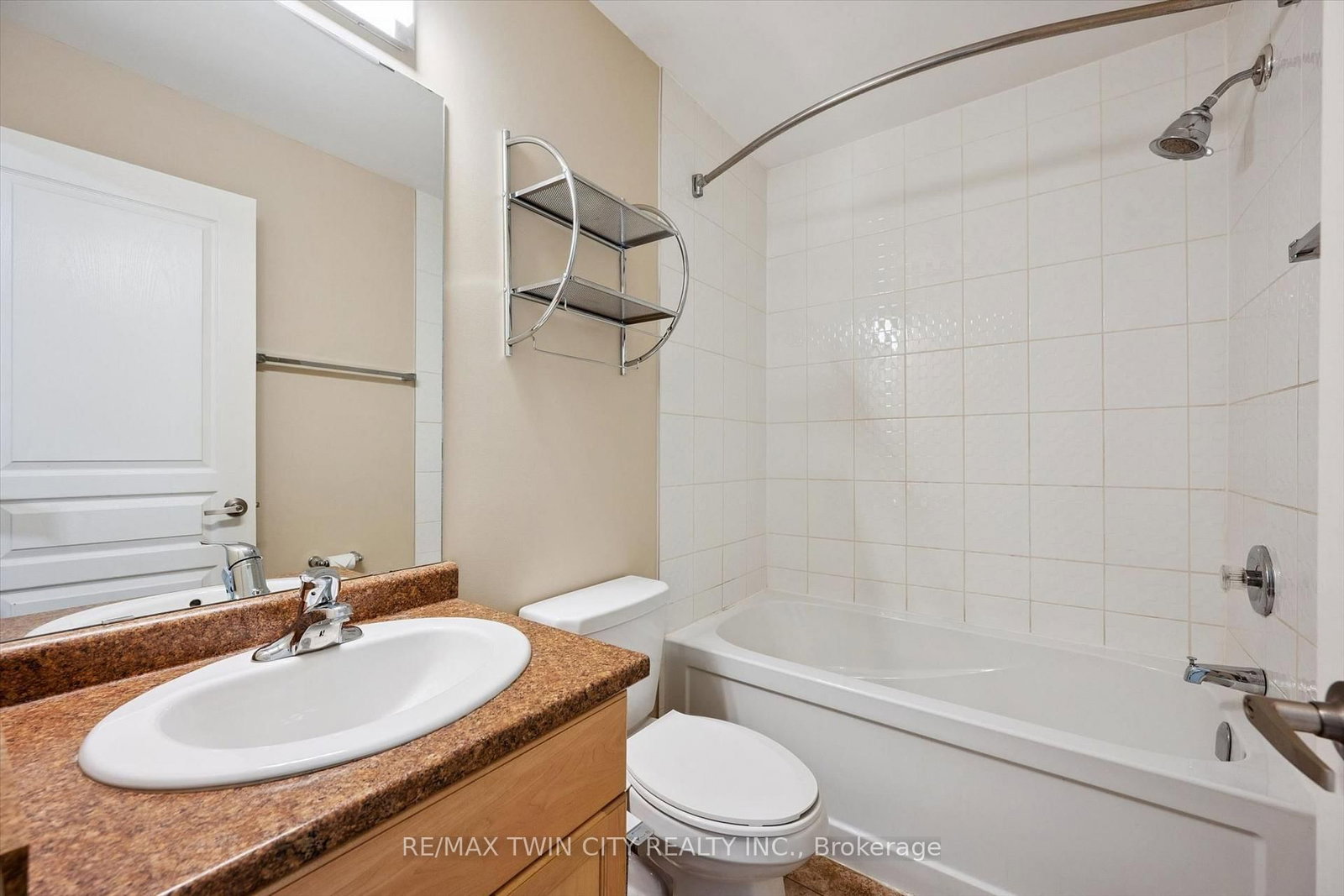 4 Cheltenham Mews • Kitchener, ON photo 18