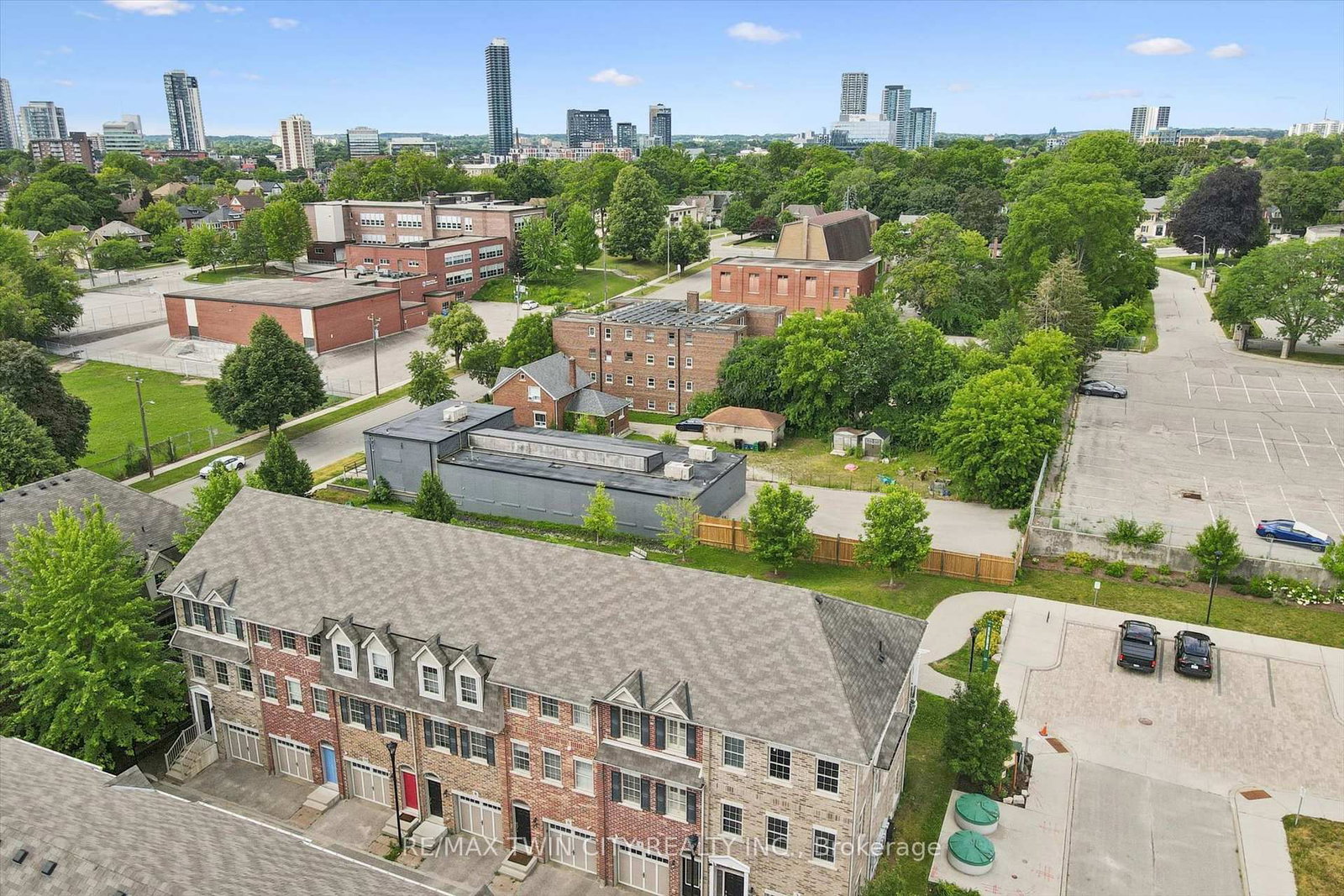 4 Cheltenham Mews • Kitchener, ON photo 28