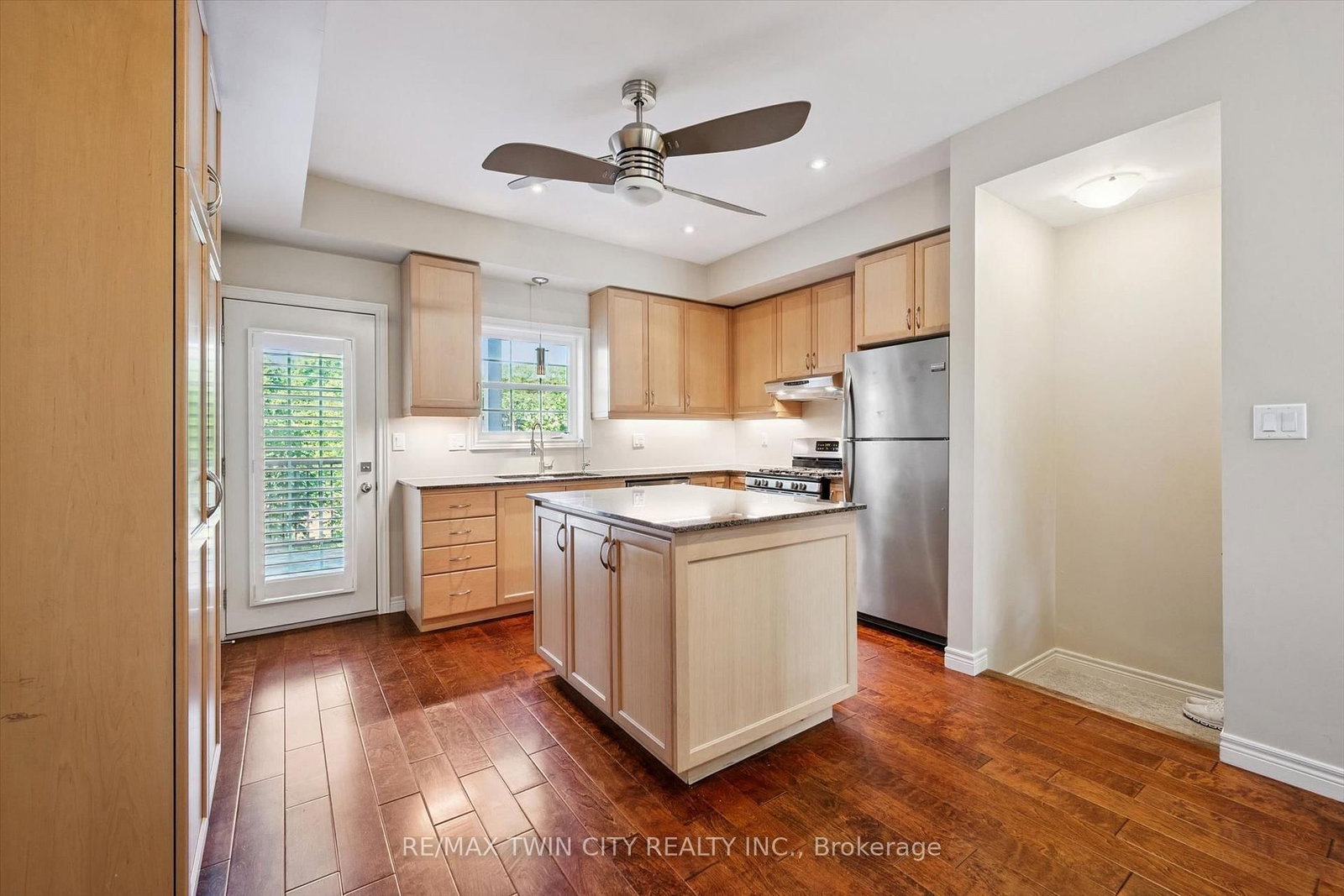 4 Cheltenham Mews • Kitchener, ON photo 3