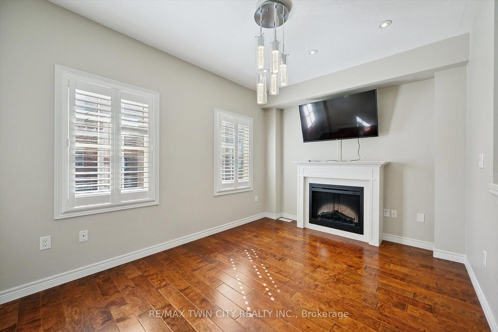 4 Cheltenham Mews • Kitchener, ON photo 9
