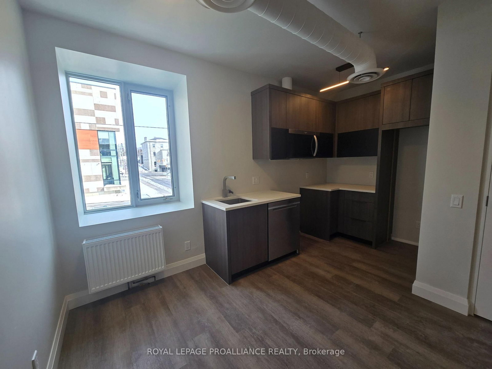 201 - 241 Front Street, Belleville 4
