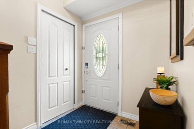 21 Golden Meadow Crescent • Kitchener, ON photo 2