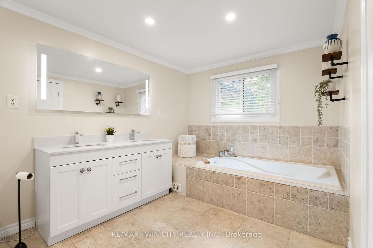 21 Golden Meadow Crescent • Kitchener, ON photo 20