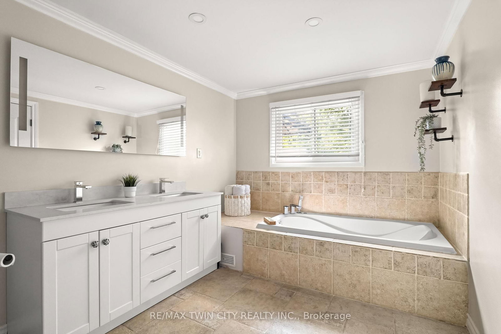 21 Golden Meadow Crescent • Kitchener, ON photo 21