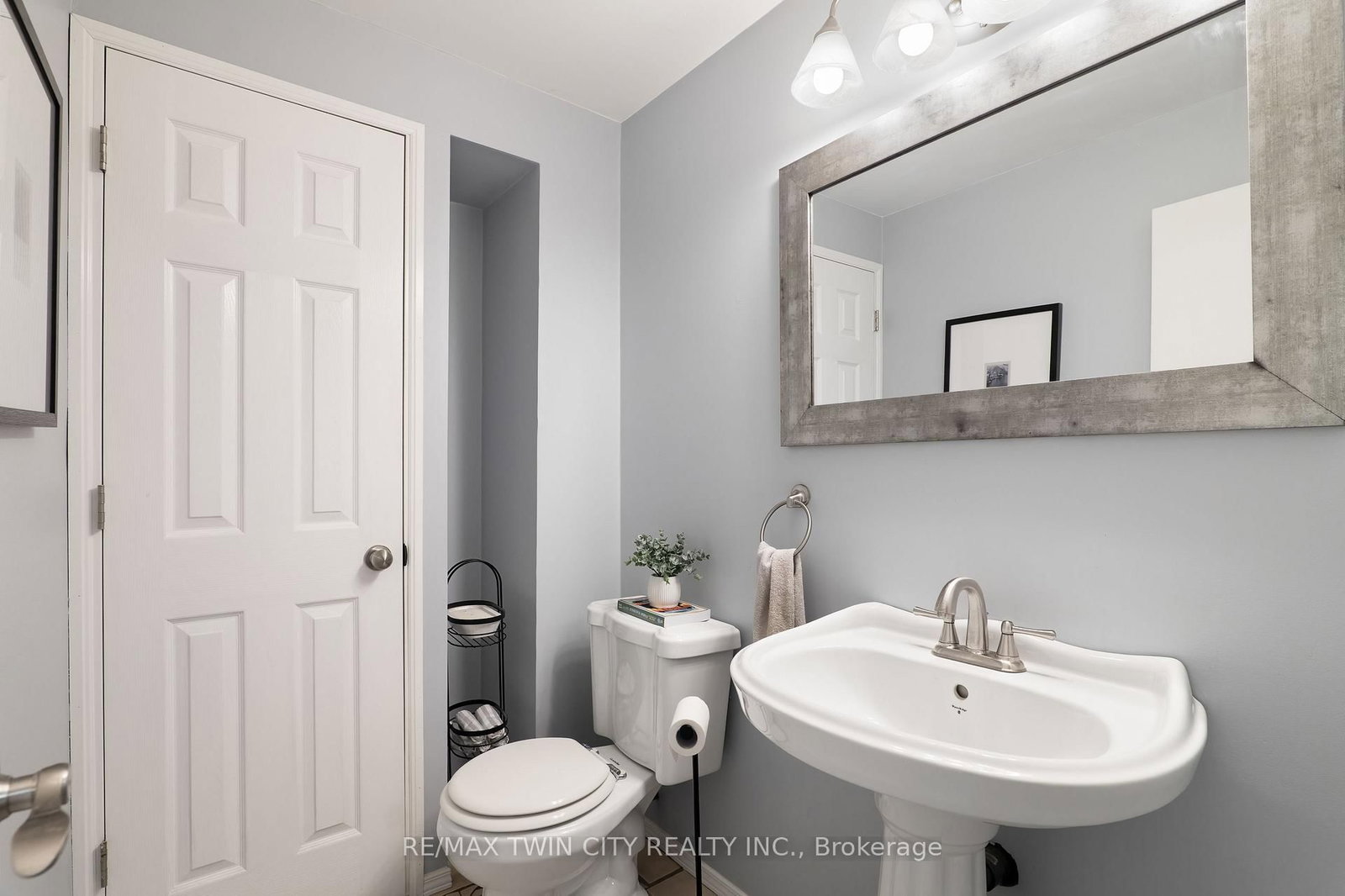 21 Golden Meadow Crescent • Kitchener, ON photo 27
