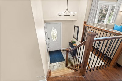 21 Golden Meadow Crescent • Kitchener, ON photo 3