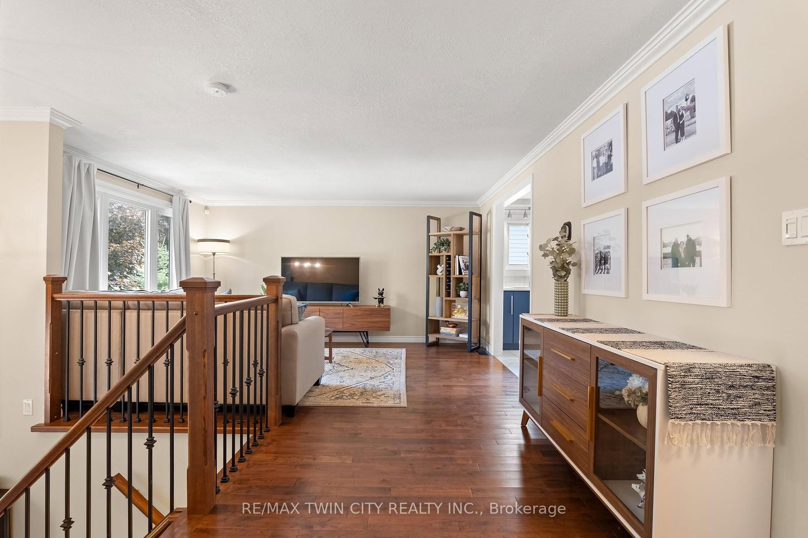 21 Golden Meadow Crescent • Kitchener, ON photo 4