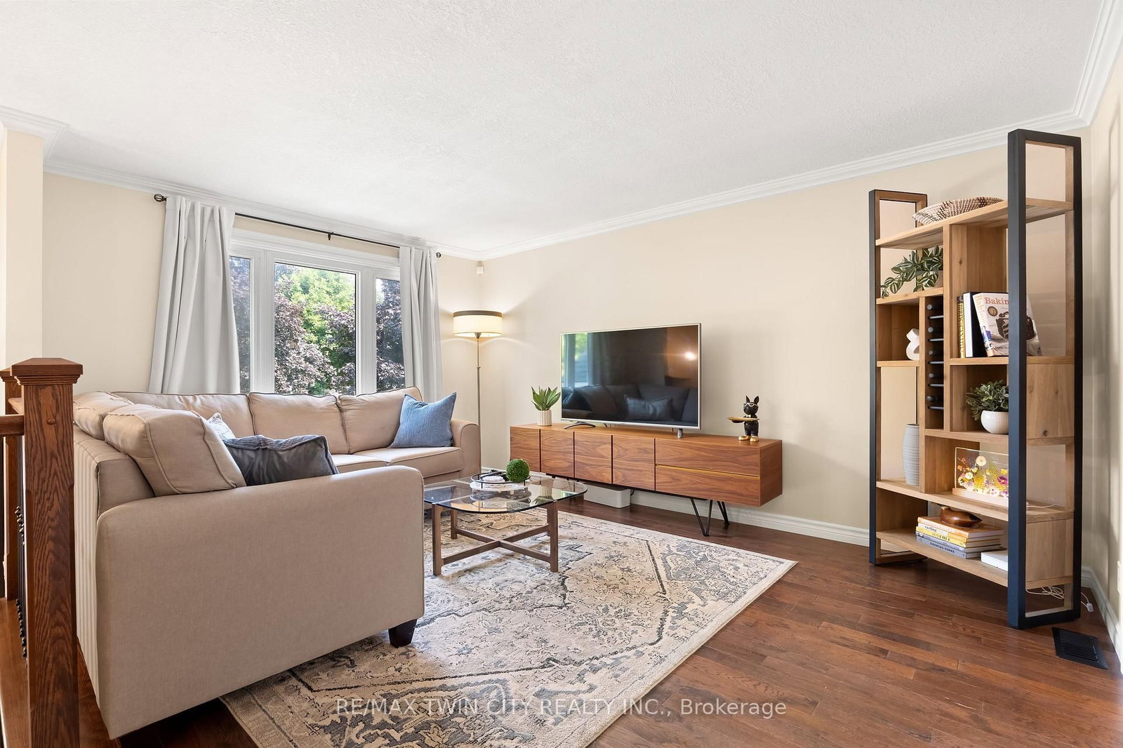 21 Golden Meadow Crescent • Kitchener, ON photo 6