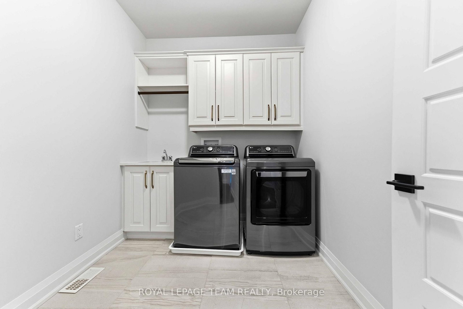 521 Bridgeport Avenue • Ottawa, ON photo 37