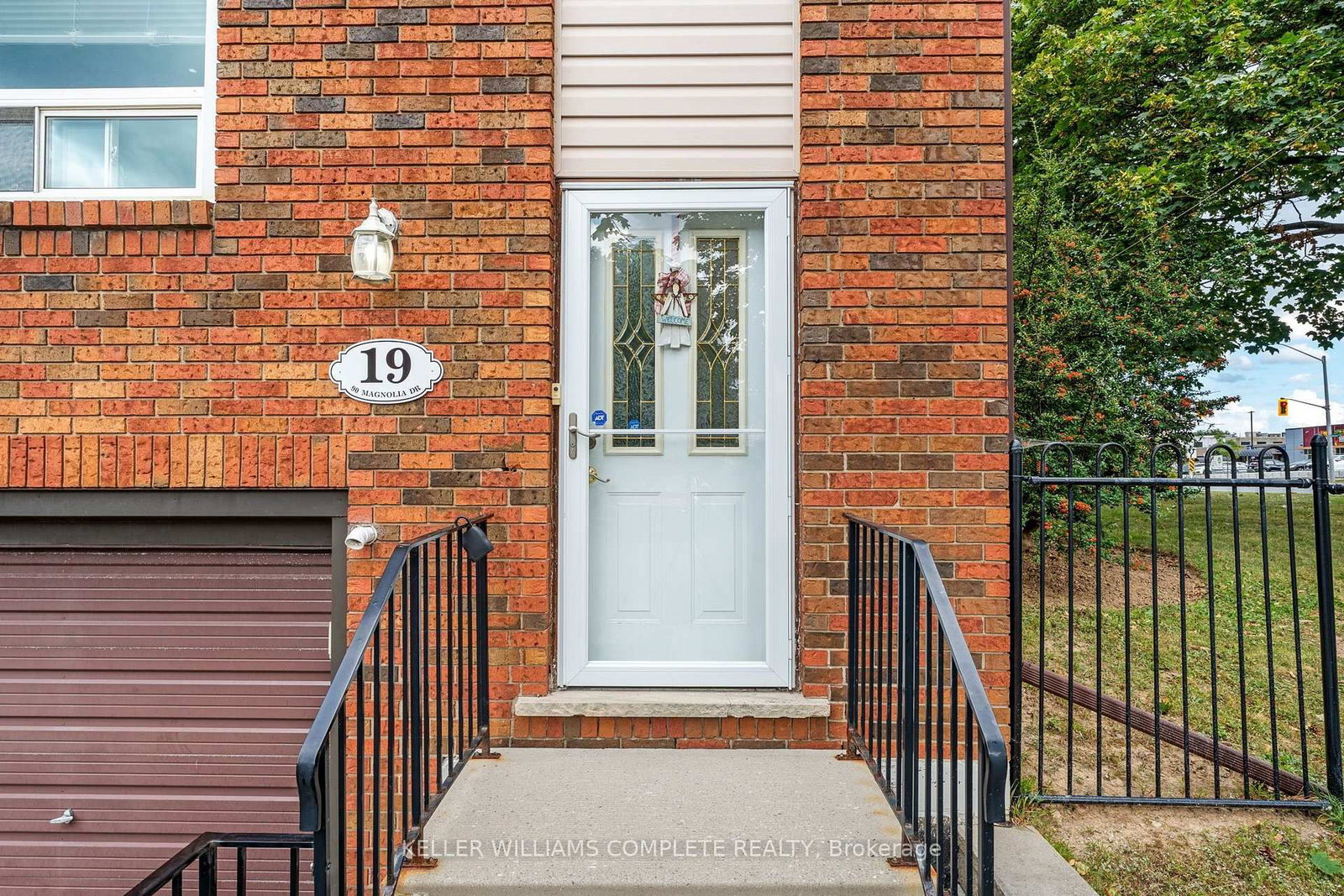 90 Magnolia Drive • #19 • Hamilton, ON photo 2