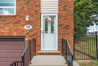 90 Magnolia Drive • #19 • Hamilton, ON photo 2